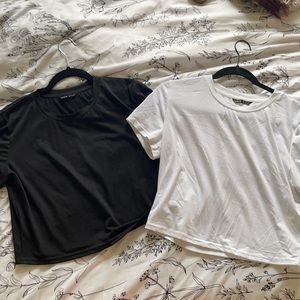 2 pack black and white crop tops